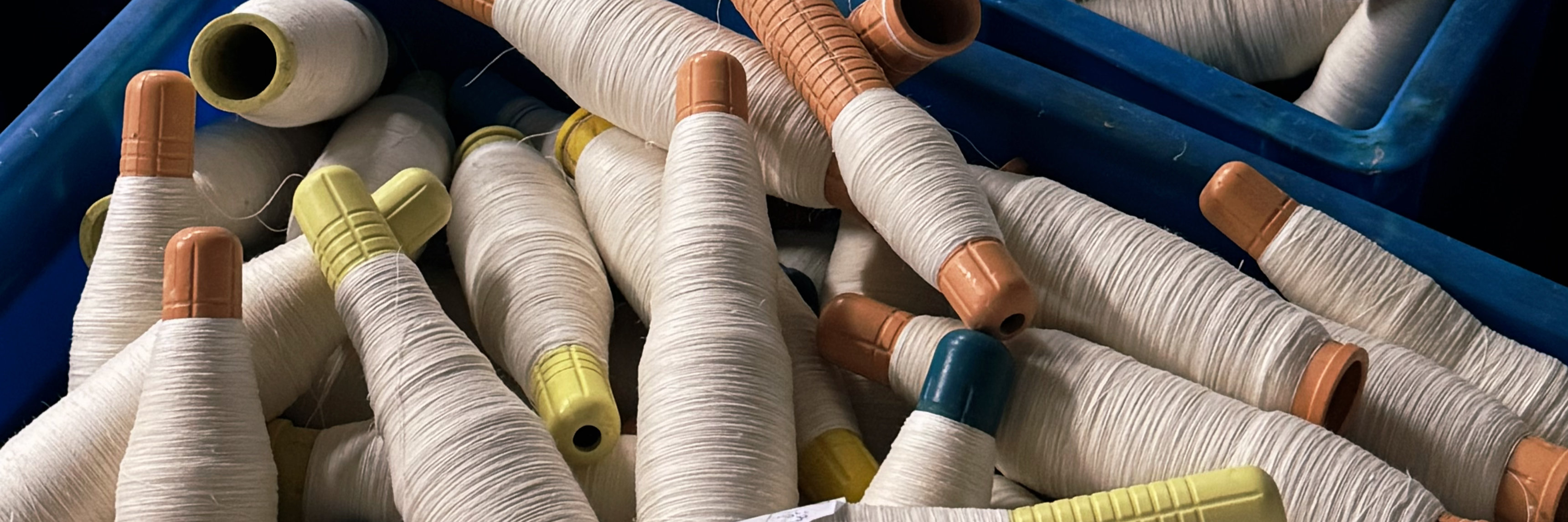 Bleached linen yarn spools for high-end textile production